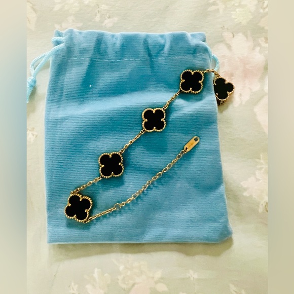 Gold and Black Clover Bracelet - Stainless Steel - Picture 1 of 3